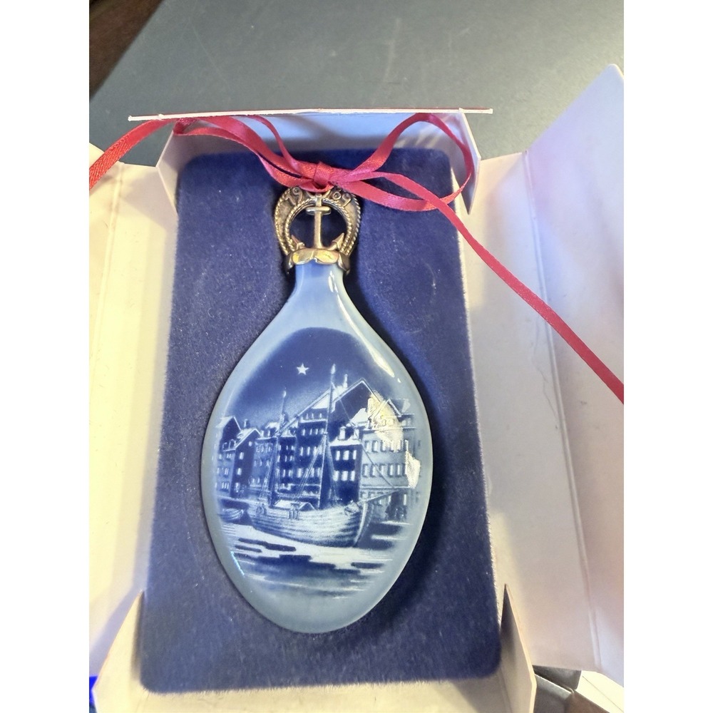 Bing & Grondahl Copenhagen porcelain Christmas Drop Ornament 1989